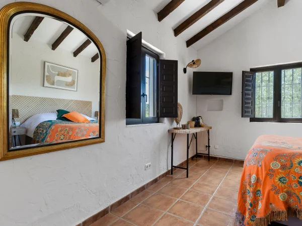 Valverde202504367LR-1920w